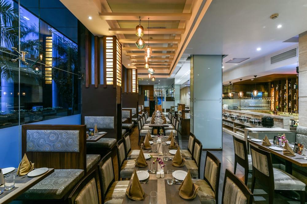 The Regale By Tunga Hotell Mumbai Exteriör bild