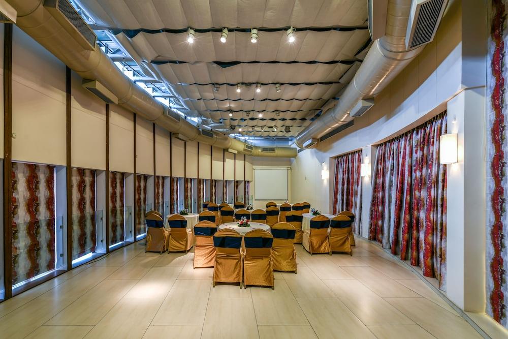 The Regale By Tunga Hotell Mumbai Exteriör bild