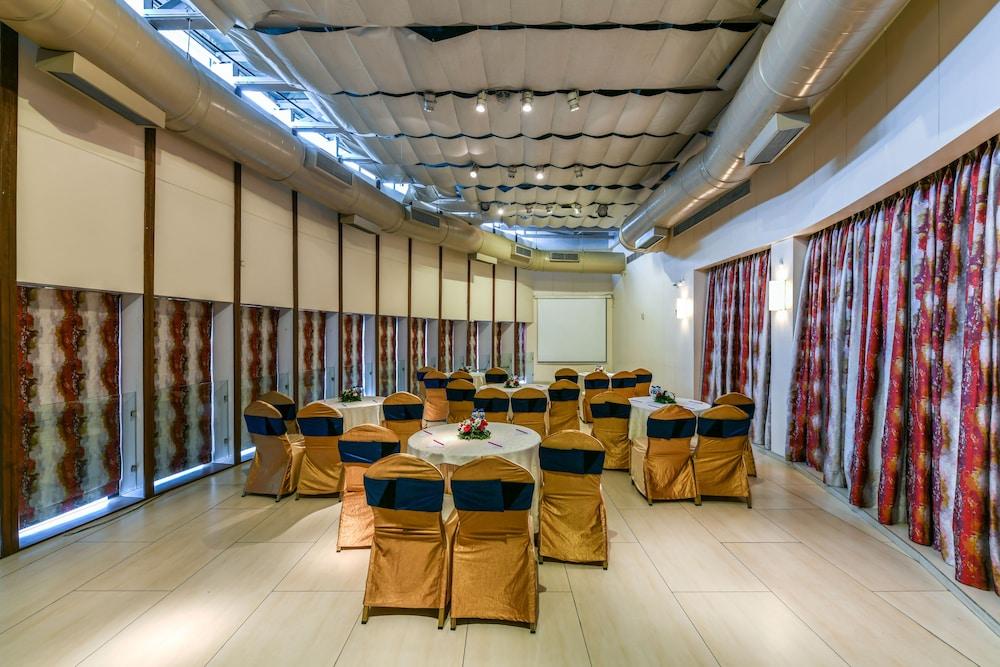 The Regale By Tunga Hotell Mumbai Exteriör bild