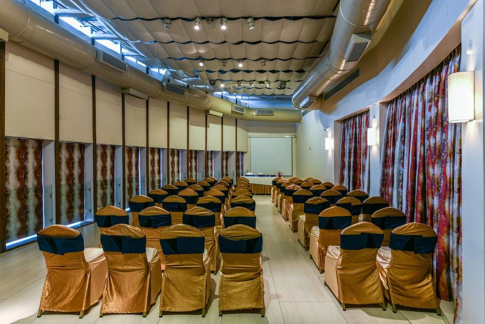The Regale By Tunga Hotell Mumbai Exteriör bild