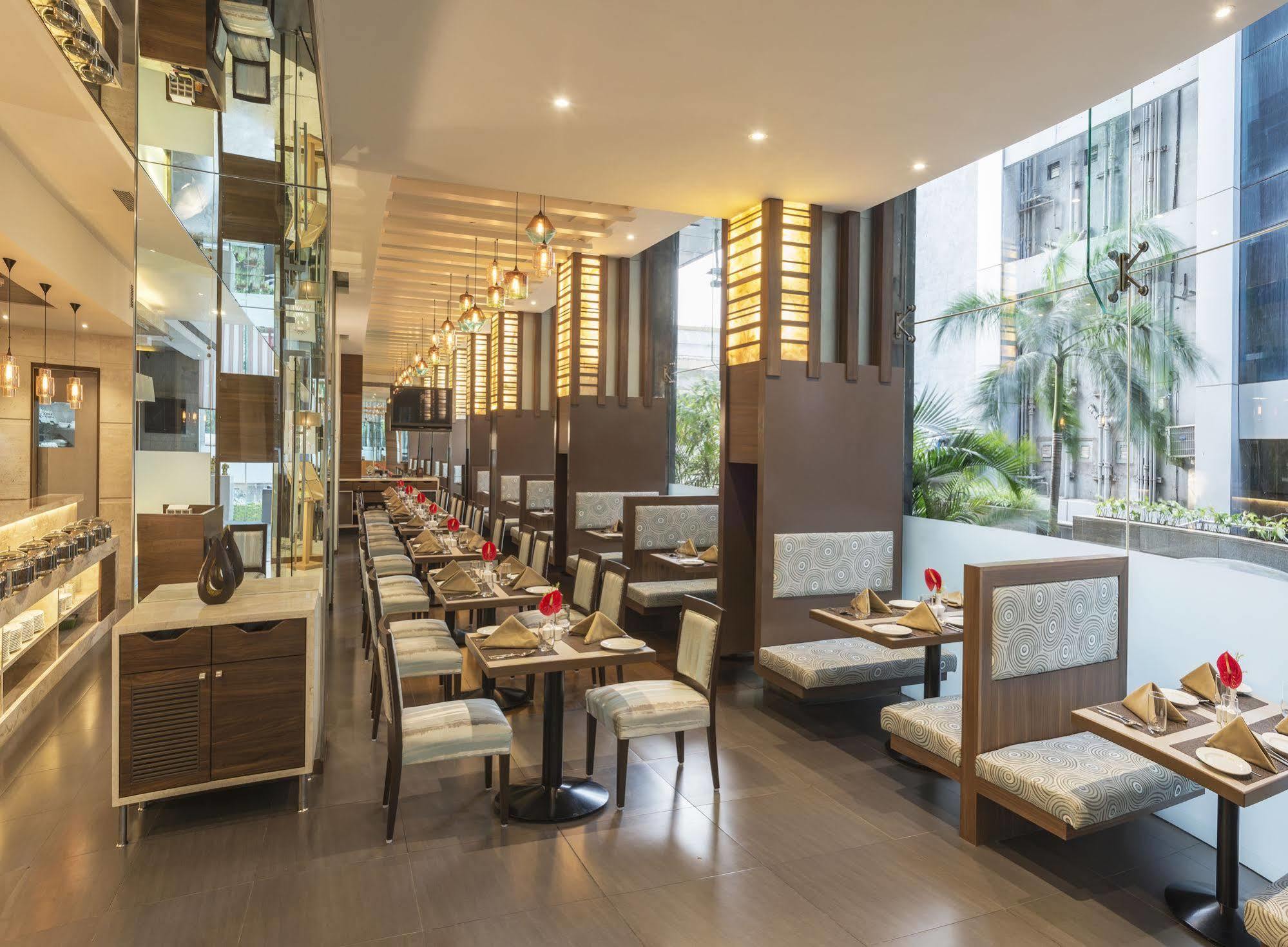The Regale By Tunga Hotell Mumbai Exteriör bild