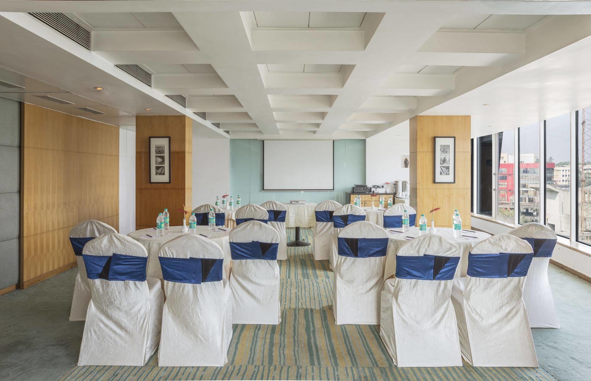 The Regale By Tunga Hotell Mumbai Exteriör bild