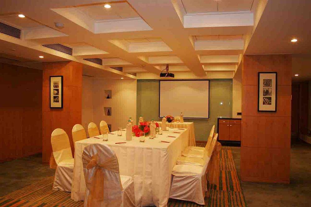 The Regale By Tunga Hotell Mumbai Exteriör bild